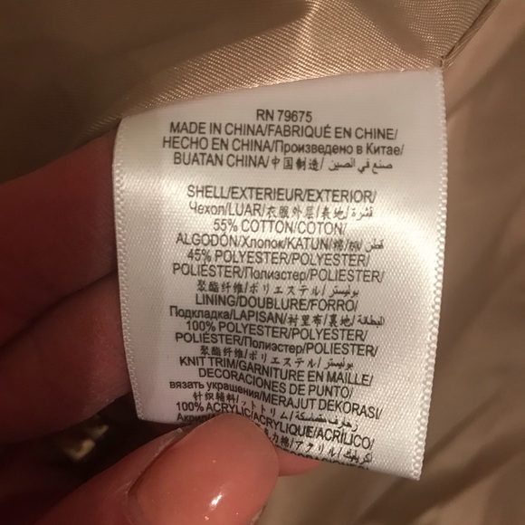 BCBGeneration trench with gold detailed buttons. - Picture 5 of 8